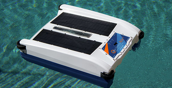 Solar Breeze pool skimmer